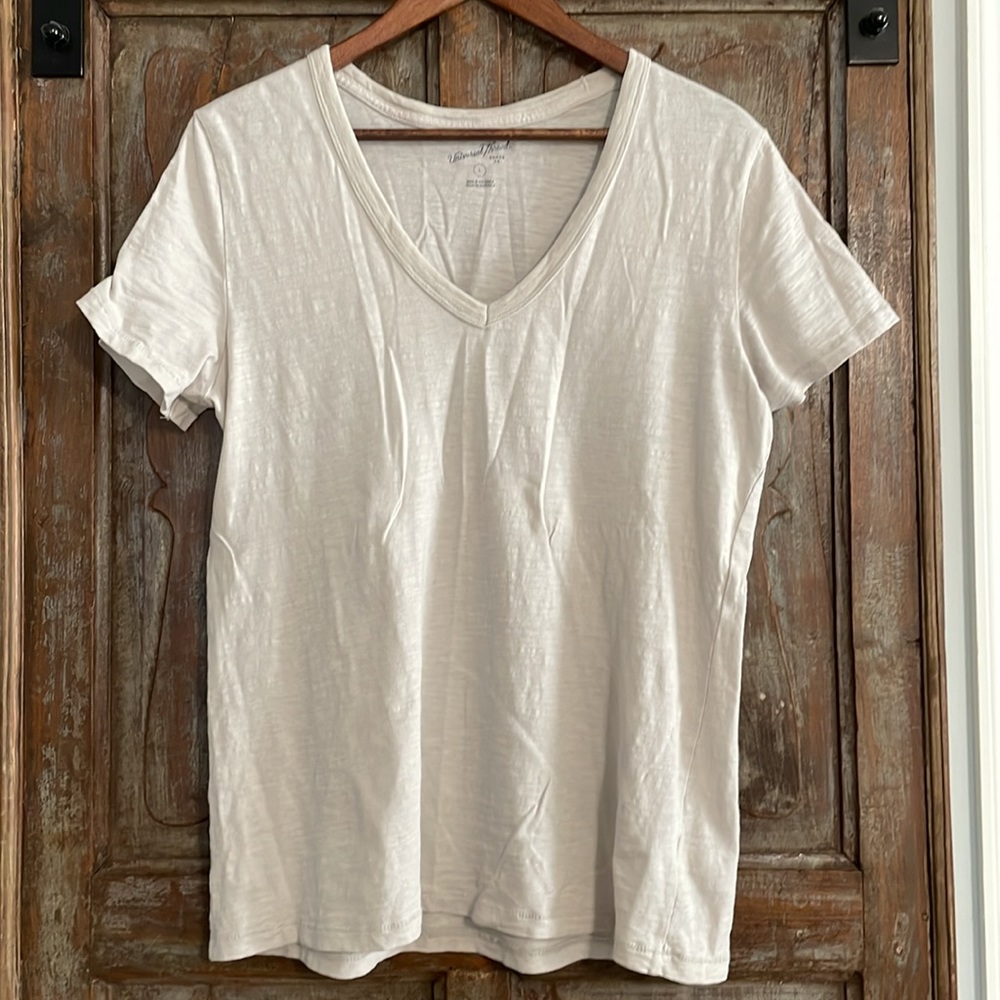 Universal Thread Neutral Taupe/Tan Short Sleeve V-Neck Tee Size L